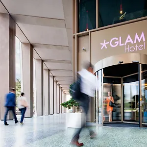 Glam 4*, Milano İtalya